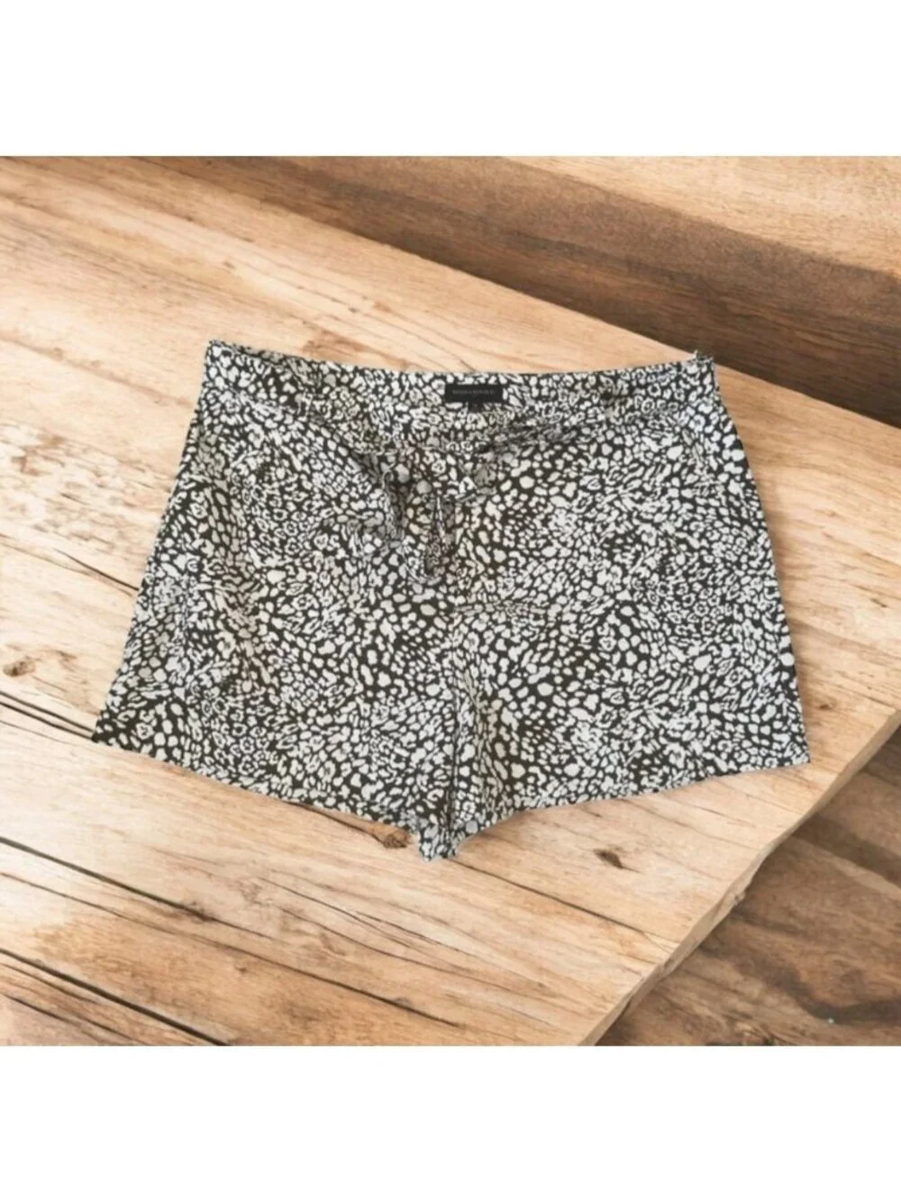 BANANA REPUBLIC Brown White Animal Print Belted Shorts Size 18